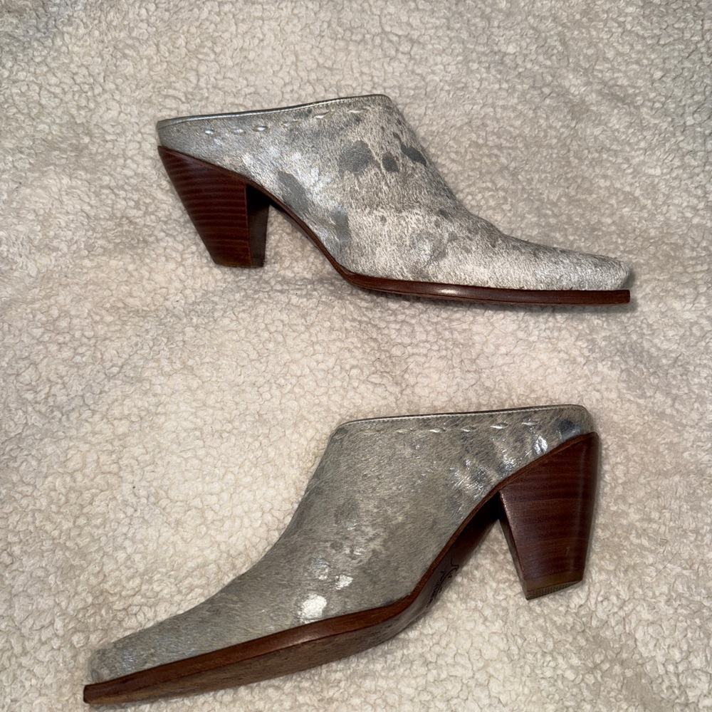 Lucchese Charlie 1 Horse Cowhide Mules - Picture 6 of 10